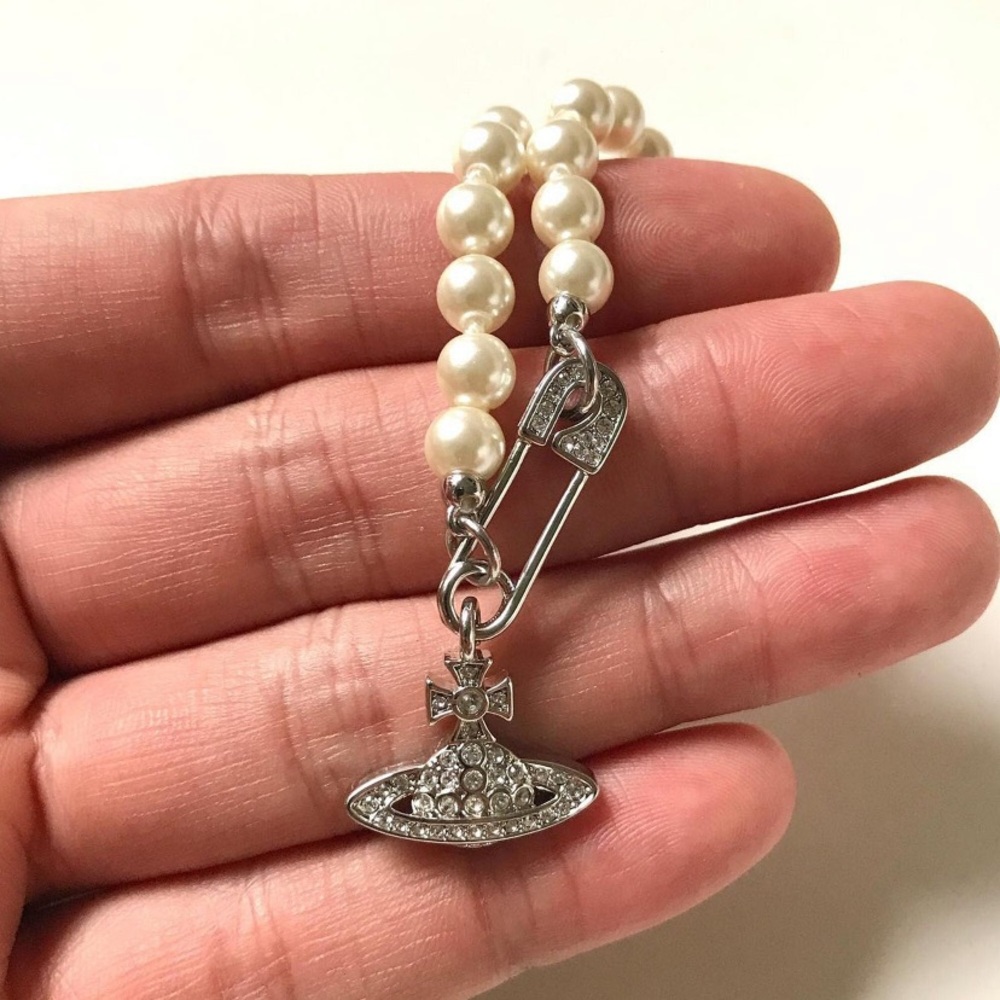VIVIENNE WESTWOOD LUCRECE PEARL NECKLACE